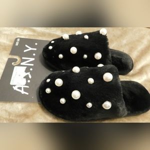 Pearl Designed Black Fur (all faux) Women's Slippers NWT Size 5/6